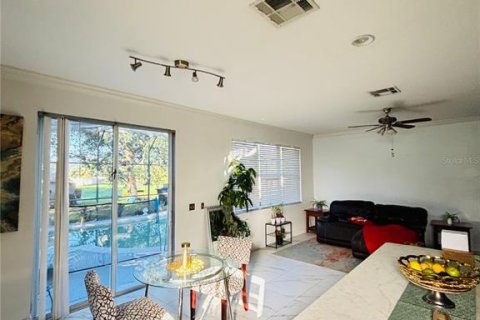 House in Orlando, Florida 4 bedrooms, 278.15 sq.m. № 2396167 - photo 4