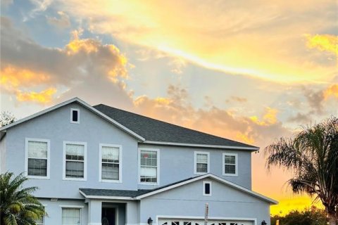 House in Orlando, Florida 4 bedrooms, 278.15 sq.m. № 2396167