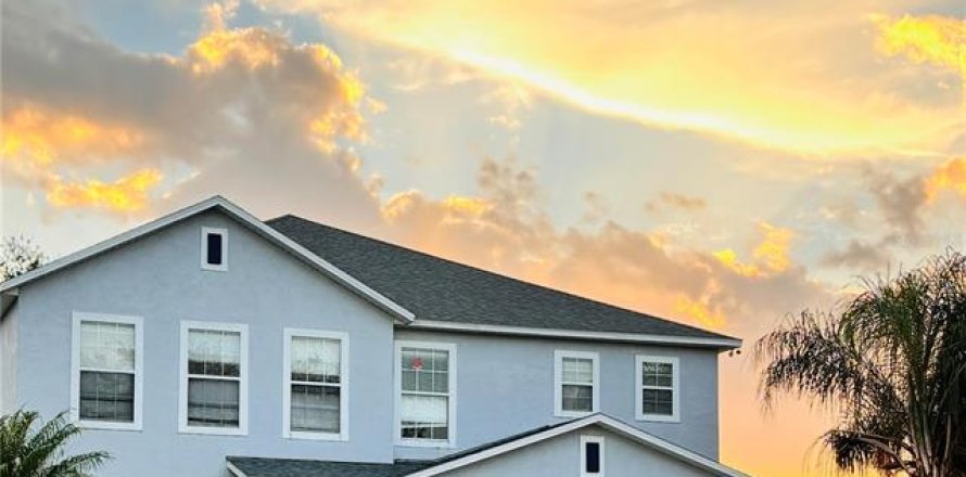 House in Orlando, Florida 4 bedrooms, 278.15 sq.m. № 2396167