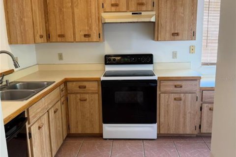 Commercial property in Palm Coast, Florida 4 bedrooms, 201.23 sq.m. № 2217228 - photo 7