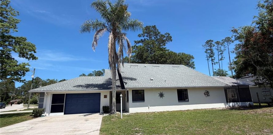 Commercial property in Palm Coast, Florida 4 bedrooms, 201.23 sq.m. № 2217228