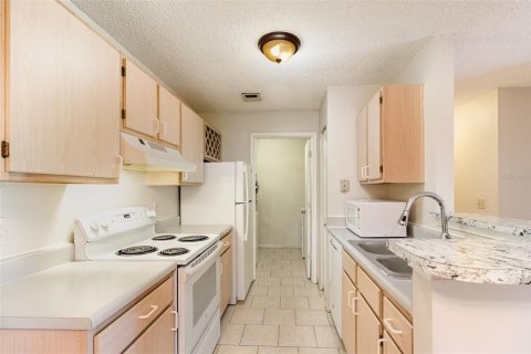 Condo in Lake Mary, Florida, 2 bedrooms  № 2095328 - photo 7