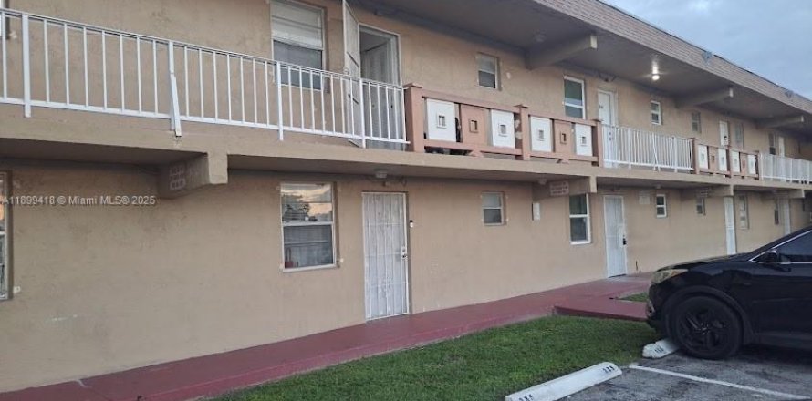 Кондоминиум с 1 спальней в Майами-Гарденс, Флорида № 1951267