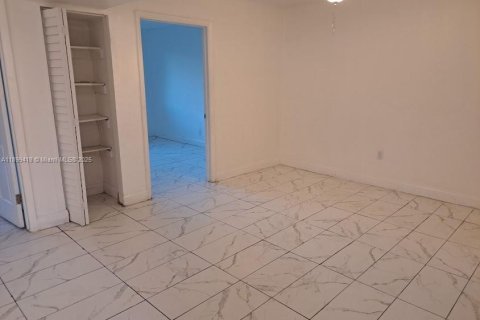 Снять в аренду кондоминиум в Майами-Гарденс, Флорида 1 спальня, 67.82м2, № 1951267 - фото 11