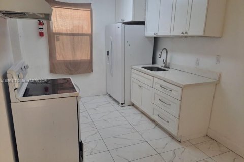 Снять в аренду кондоминиум в Майами-Гарденс, Флорида 1 спальня, 67.82м2, № 1951267 - фото 4