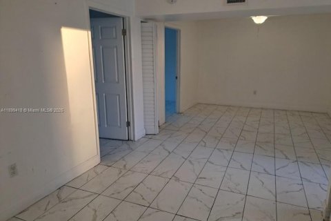 Снять в аренду кондоминиум в Майами-Гарденс, Флорида 1 спальня, 67.82м2, № 1951267 - фото 8