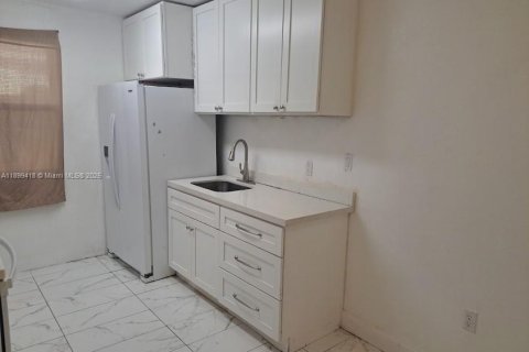Снять в аренду кондоминиум в Майами-Гарденс, Флорида 1 спальня, 67.82м2, № 1951267 - фото 5