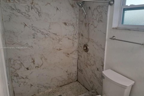 Снять в аренду кондоминиум в Майами-Гарденс, Флорида 1 спальня, 67.82м2, № 1951267 - фото 12