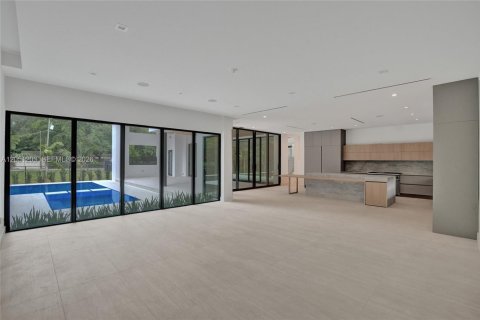 Villa ou maison à vendre à Miami, Floride: 7 chambres, 681.81 m2 № 2173582 - photo 15