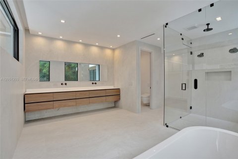 Villa ou maison à vendre à Miami, Floride: 7 chambres, 681.81 m2 № 2173582 - photo 9