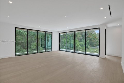 Villa ou maison à vendre à Miami, Floride: 7 chambres, 681.81 m2 № 2173582 - photo 17