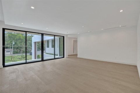 Villa ou maison à vendre à Miami, Floride: 7 chambres, 681.81 m2 № 2173582 - photo 29