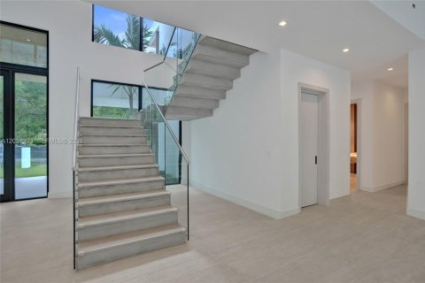 Villa ou maison à vendre à Miami, Floride: 7 chambres, 681.81 m2 № 2173582 - photo 25