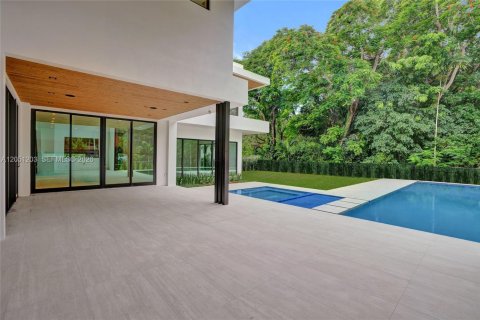 Villa ou maison à vendre à Miami, Floride: 7 chambres, 681.81 m2 № 2173582 - photo 13