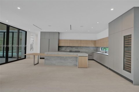 Villa ou maison à vendre à Miami, Floride: 7 chambres, 681.81 m2 № 2173582 - photo 14