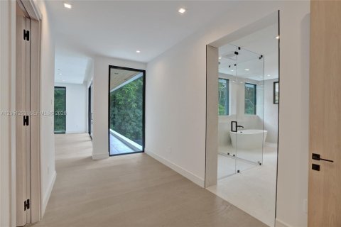 Villa ou maison à vendre à Miami, Floride: 7 chambres, 681.81 m2 № 2173582 - photo 30