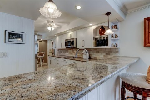 Condo in Seminole, Florida, 2 bedrooms  № 2207467 - photo 14