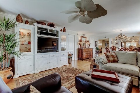 Condo in Seminole, Florida, 2 bedrooms  № 2207467 - photo 22