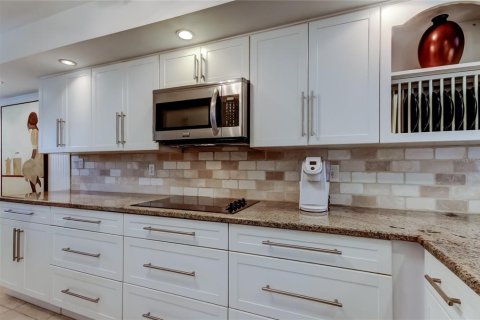 Condo in Seminole, Florida, 2 bedrooms  № 2207467 - photo 10