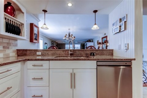 Condo in Seminole, Florida, 2 bedrooms  № 2207467 - photo 9