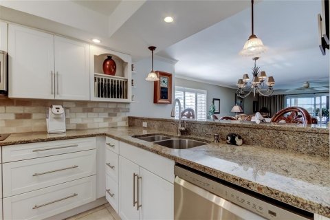 Condo in Seminole, Florida, 2 bedrooms  № 2207467 - photo 12