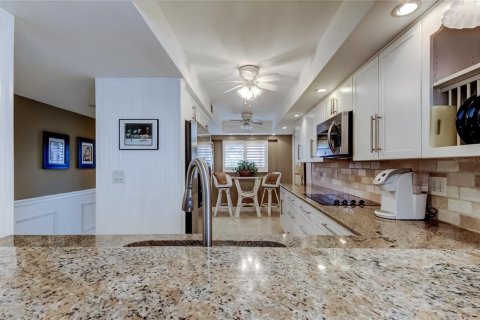 Condo in Seminole, Florida, 2 bedrooms  № 2207467 - photo 15