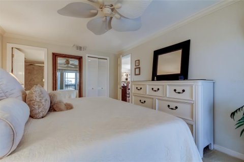 Condo in Seminole, Florida, 2 bedrooms  № 2207467 - photo 23