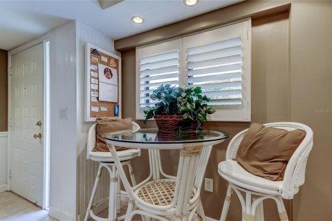 Condo in Seminole, Florida, 2 bedrooms  № 2207467 - photo 6