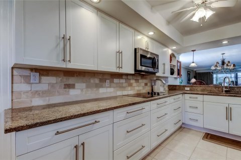 Condo in Seminole, Florida, 2 bedrooms  № 2207467 - photo 8