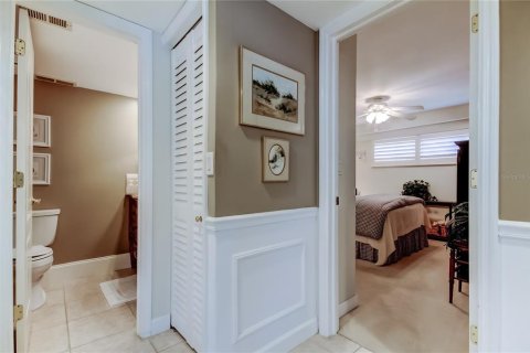 Condo in Seminole, Florida, 2 bedrooms  № 2207467 - photo 30