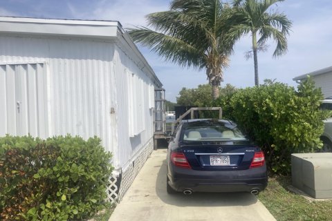 Condo in Hypoluxo, Florida, 2 bedrooms  № 1020021 - photo 1