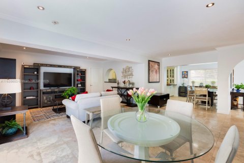 Casa en venta en South Miami, Florida, 3 dormitorios, 164.25 m2 № 1855381 - foto 11