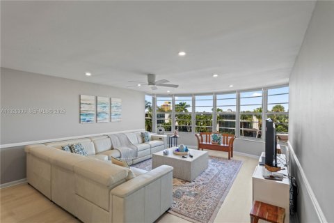 Снять в аренду кондоминиум в Форт-Лодердейл, Флорида 2 спальни, 134.71м2, № 1987601 - фото 9