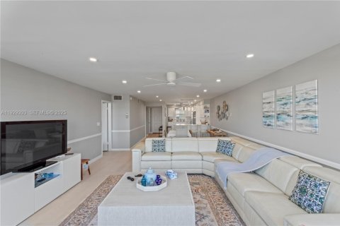 Снять в аренду кондоминиум в Форт-Лодердейл, Флорида 2 спальни, 134.71м2, № 1987601 - фото 8