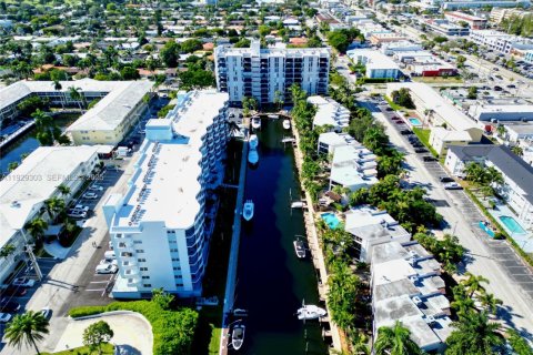 Снять в аренду кондоминиум в Форт-Лодердейл, Флорида 2 спальни, 134.71м2, № 1987601 - фото 1