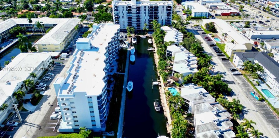 Кондоминиум с 2 спальнями в Форт-Лодердейл, Флорида № 1987601