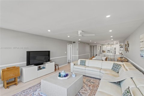 Снять в аренду кондоминиум в Форт-Лодердейл, Флорида 2 спальни, 134.71м2, № 1987601 - фото 6