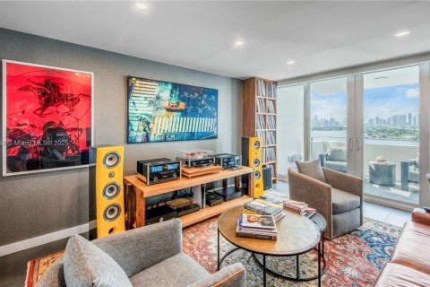 Condo in Miami Beach, Florida, 4 bedrooms  № 1970848 - photo 9