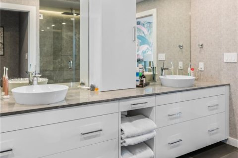 Condo in Miami Beach, Florida, 4 bedrooms  № 1970848 - photo 8