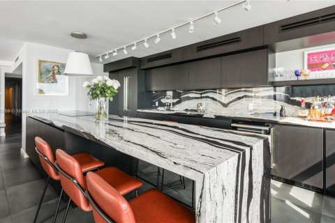 Condo in Miami Beach, Florida, 4 bedrooms  № 1970848 - photo 15