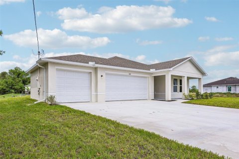 House in Vero Beach, Florida 4 bedrooms, 167.97 sq.m. № 2424100 - photo 7