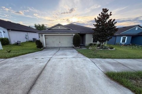 House in Dundee, Florida 3 bedrooms, 123.65 sq.m. № 1843954 - photo 1