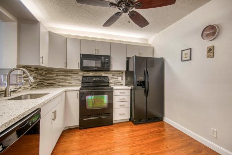 Touwnhouse à vendre à Boca Raton, Floride: 2 chambres, 103.59 m2 № 2419416 - photo 9