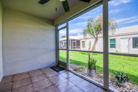Touwnhouse à vendre à Boca Raton, Floride: 2 chambres, 103.59 m2 № 2419416 - photo 7