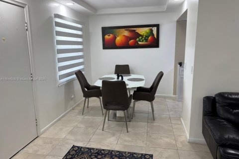 Condominio en alquiler en Pembroke Pines, Florida, 2 dormitorios, 88.54 m2 № 1763132 - foto 19
