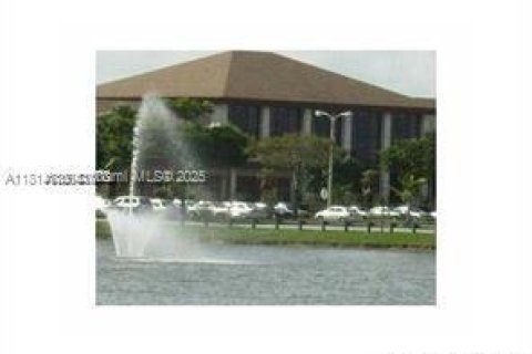 Condominio en alquiler en Pembroke Pines, Florida, 2 dormitorios, 88.54 m2 № 1763132 - foto 5