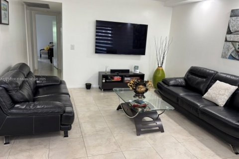 Condominio en alquiler en Pembroke Pines, Florida, 2 dormitorios, 88.54 m2 № 1763132 - foto 15