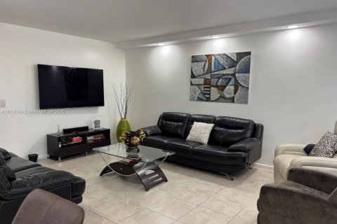 Condominio en alquiler en Pembroke Pines, Florida, 2 dormitorios, 88.54 m2 № 1763132 - foto 20