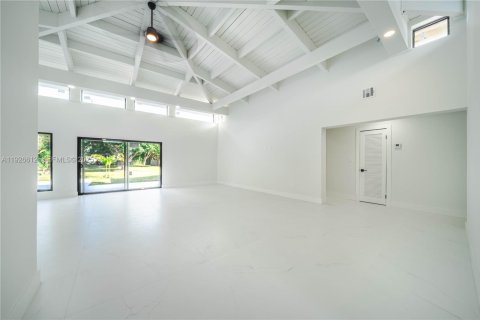 Villa ou maison à vendre à Miami Gardens, Floride: 4 chambres, 274.71 m2 № 1989134 - photo 17