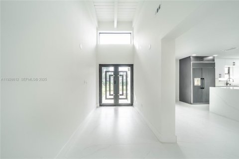 Villa ou maison à vendre à Miami Gardens, Floride: 4 chambres, 274.71 m2 № 1989134 - photo 5